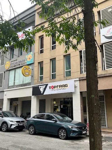 The TopFrag PC Bang sign above the ground-floor shop at 16G